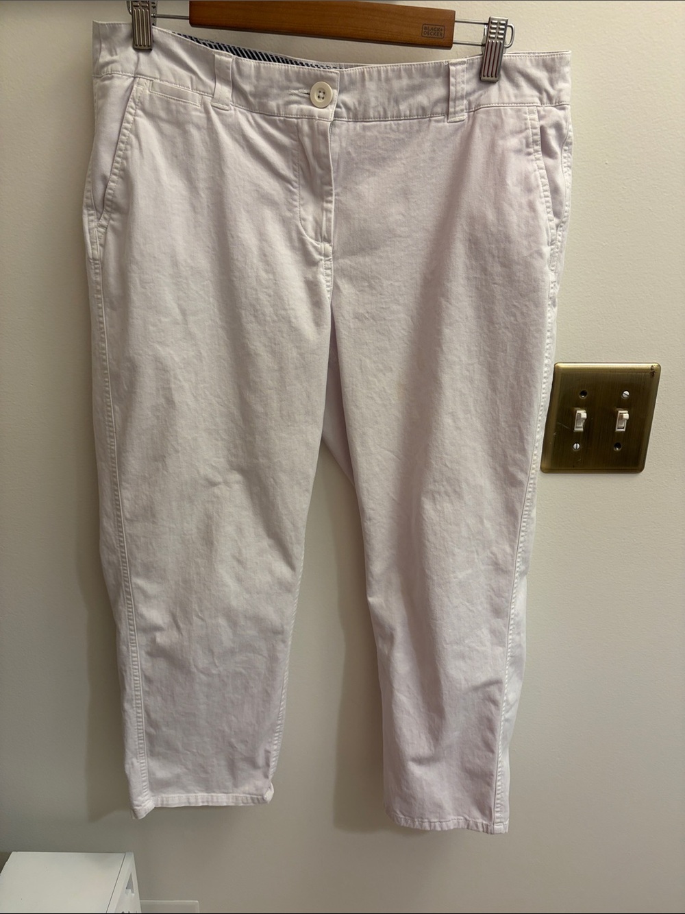 crown & ivy Women's White  Cropped Capris - Size 10